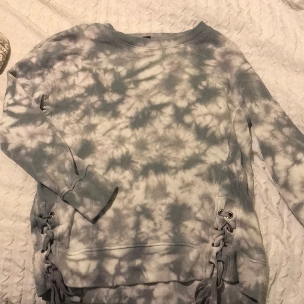 Gray and white tie die pattern sweater